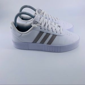 Women’s Adidas Court Bold Sneakers Size 7 White/ Gold super cute